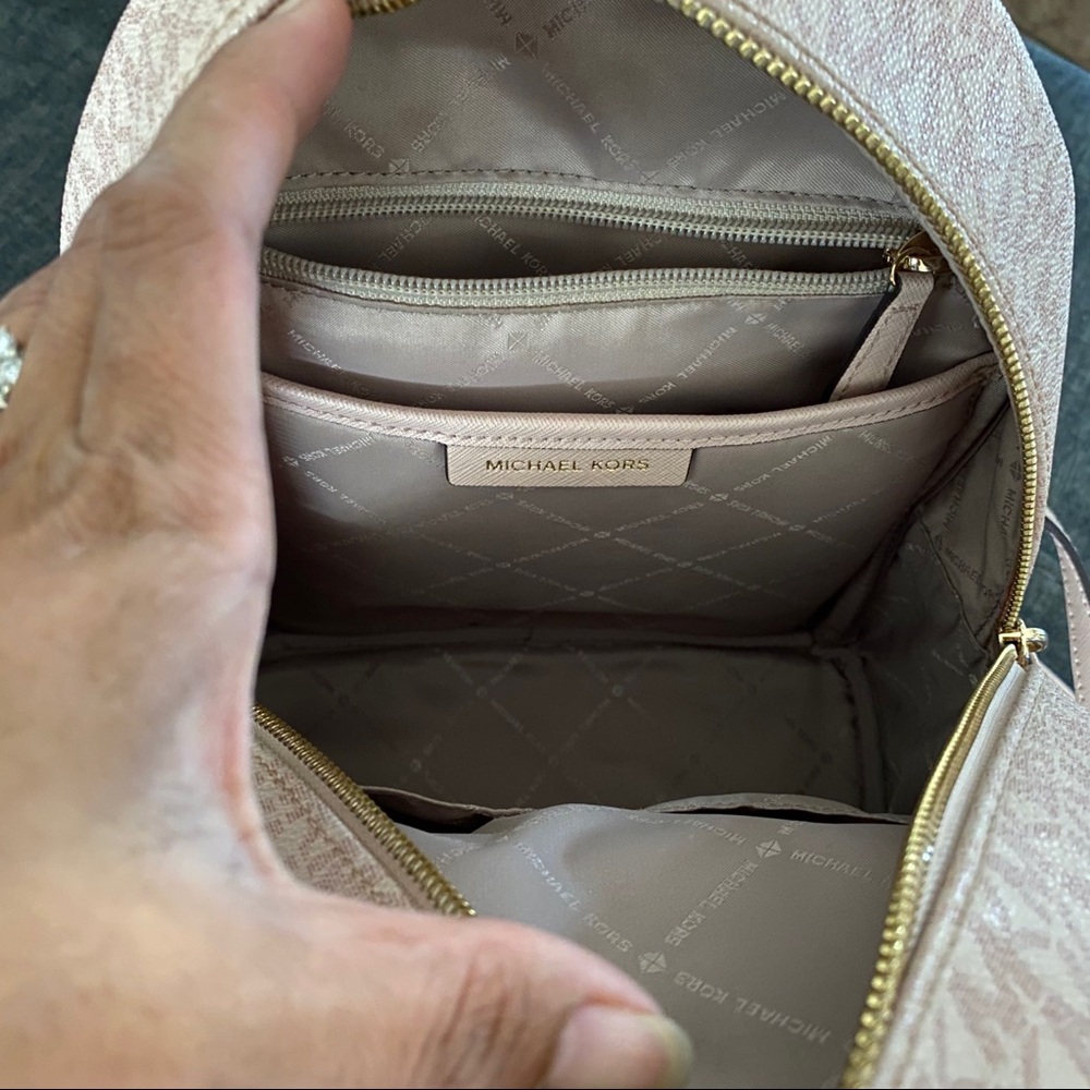 Backpack - Picture 7 of 8
